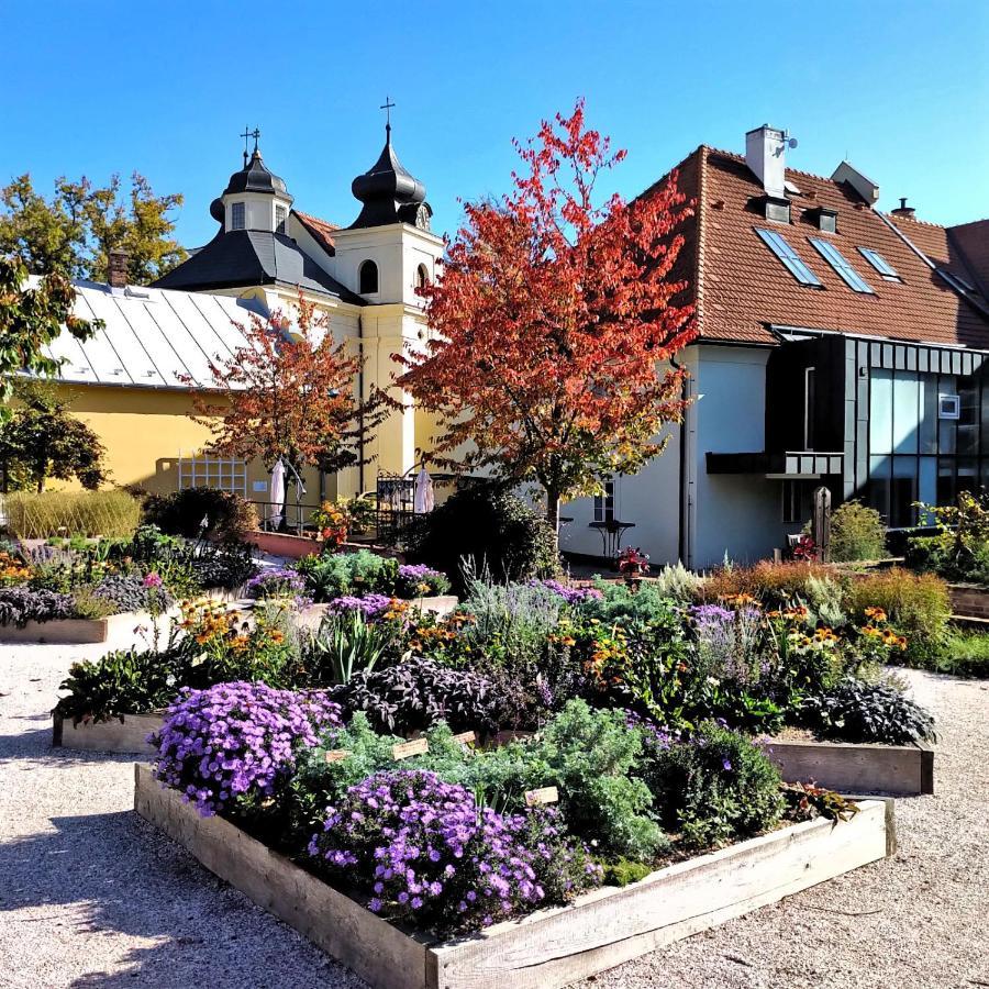 Apartmany Monastery Suites Zirec Dvůr Králové nad Labem 外观 照片