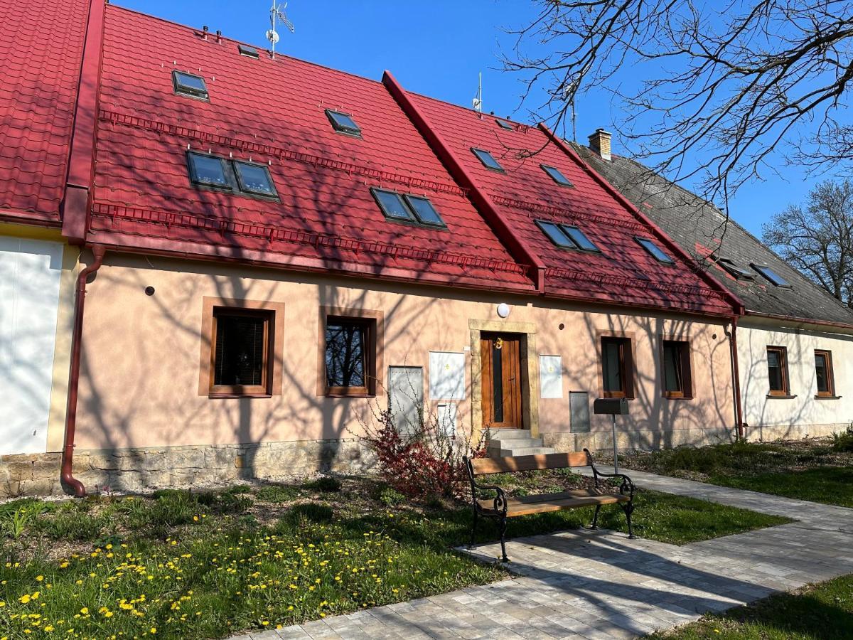 Apartmany Monastery Suites Zirec Dvůr Králové nad Labem 外观 照片
