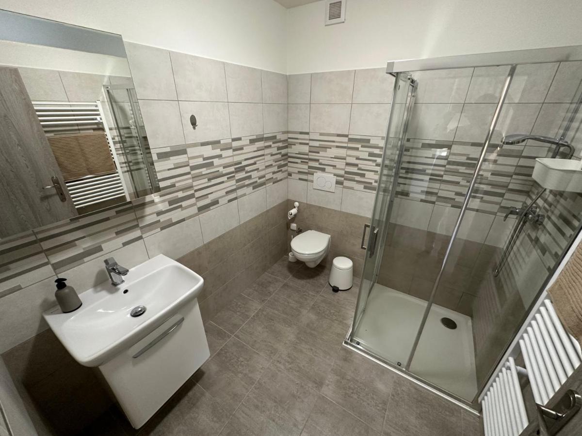 Apartmany Monastery Suites Zirec Dvůr Králové nad Labem 外观 照片
