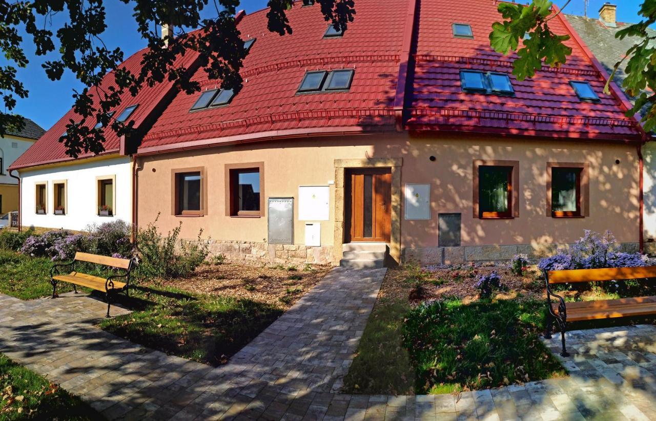 Apartmany Monastery Suites Zirec Dvůr Králové nad Labem 外观 照片